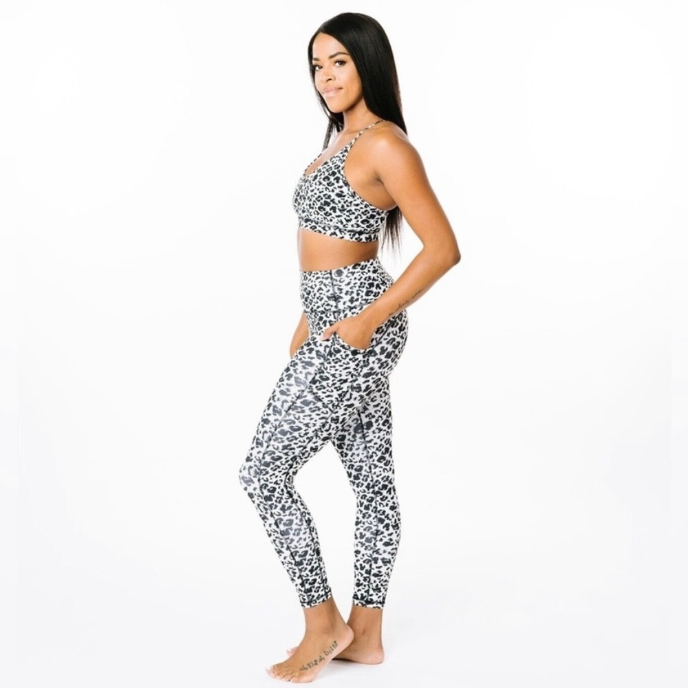 Zyia White Leopard Brilliant Leggings